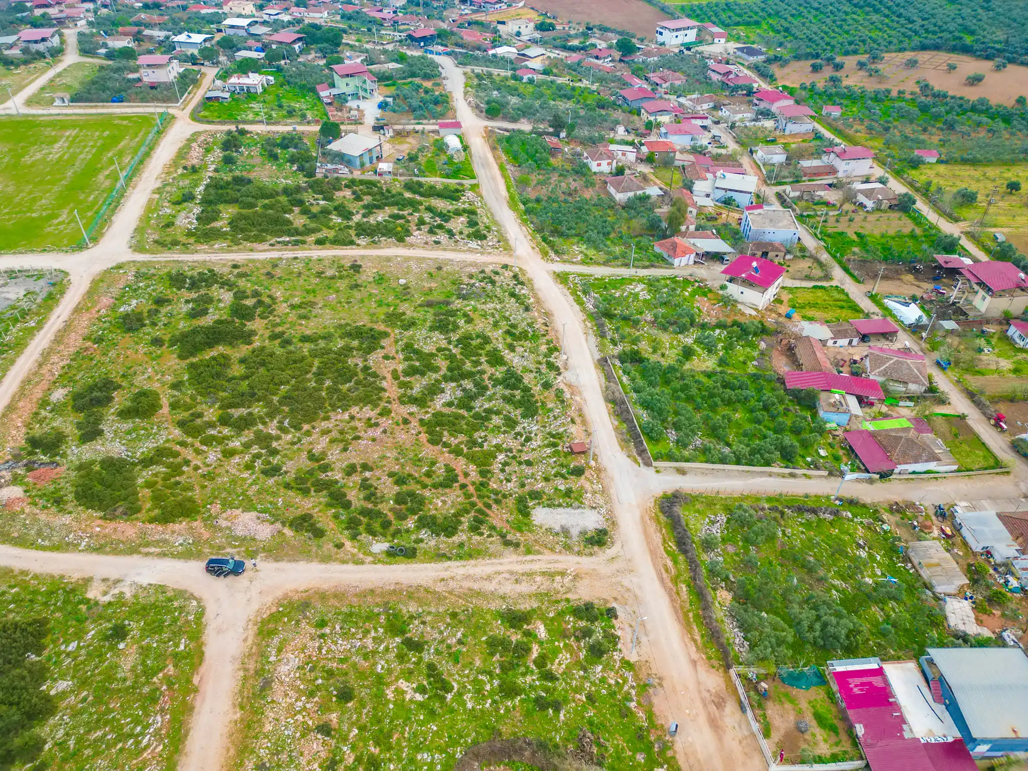 İzmir Torbalı Ahmetli’de Yeniköy-Ahmetli yolu yakınında satılık arsa