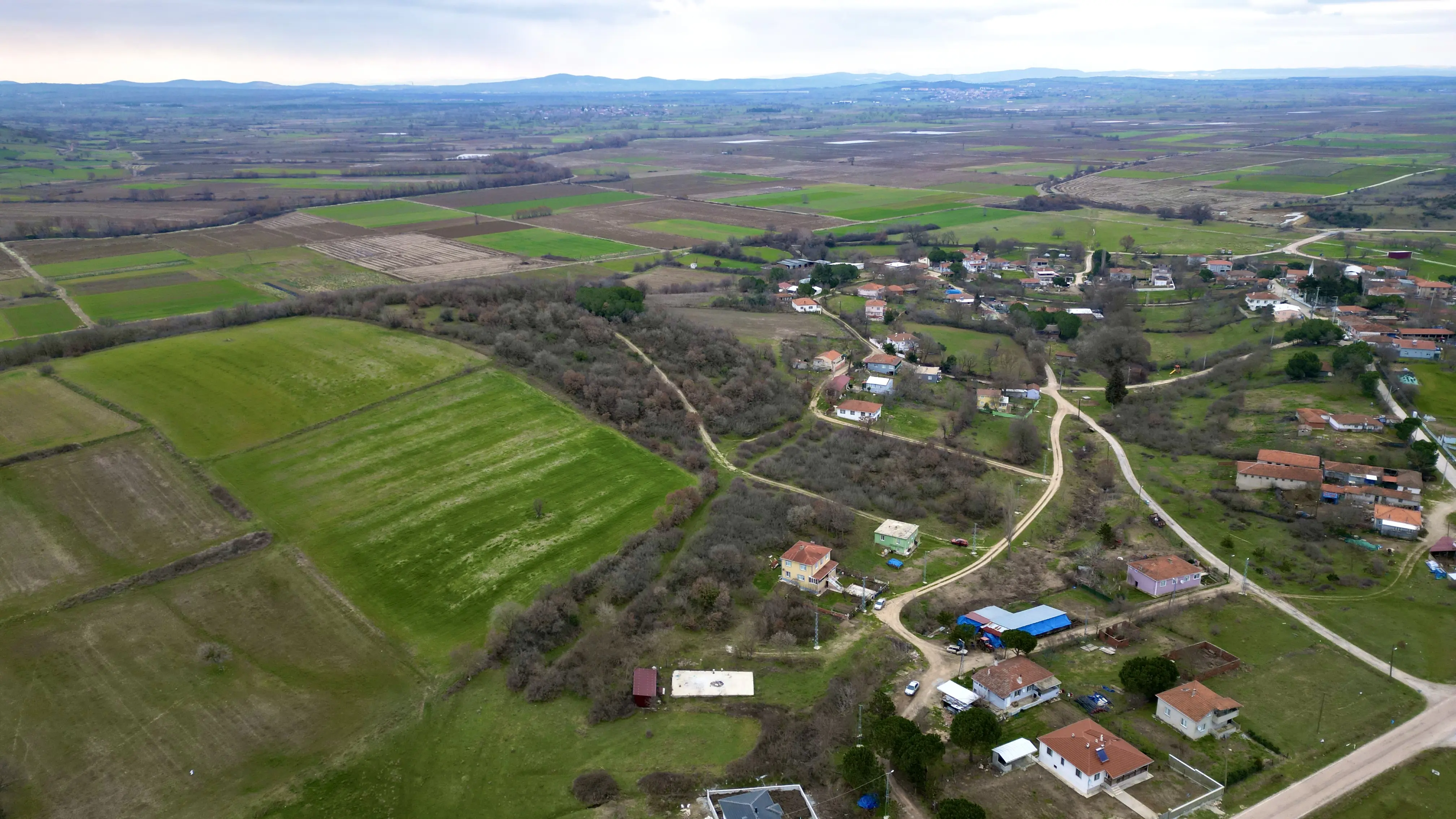 Çanakkale Biga'daki Troya Biga projesinin, Kahvetepe'nin yeşil doğası içindeki genel drone görüntüsü.