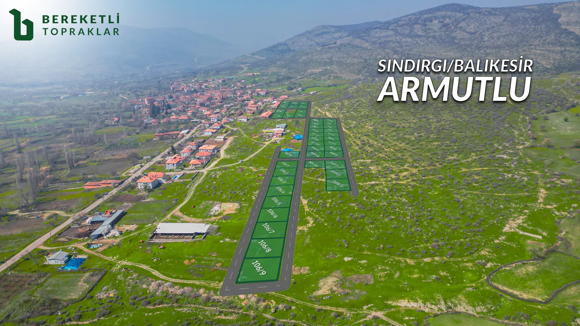 Vista Armutlu projesinde, mis kokulu fıstık çamı ormanları ile çevrili, imarlı bir arsa parselinin havadan görünümü.