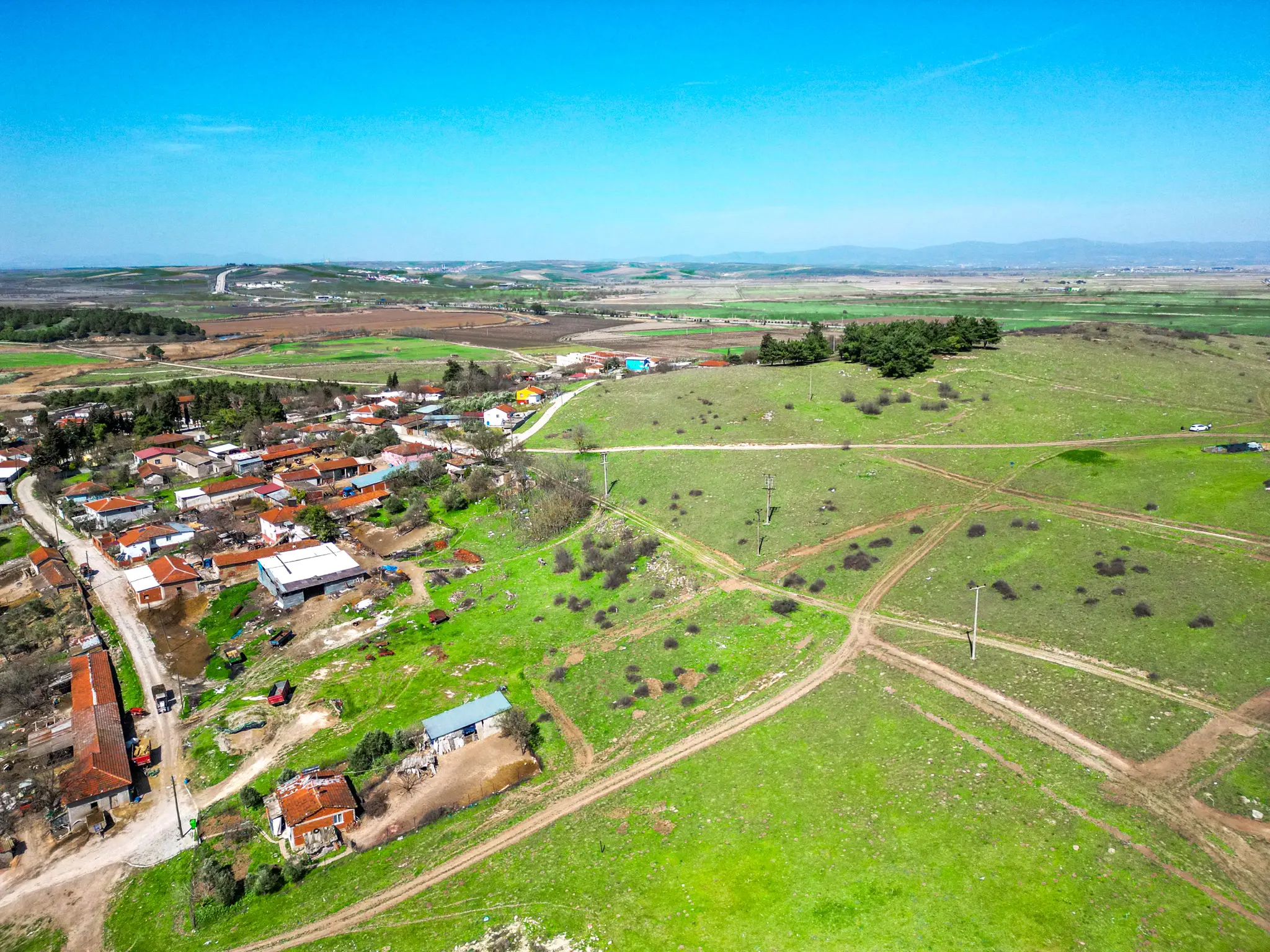 Ana Bandırma-Susurluk yoluna yakın konumdaki Panora Ilıcaboğazı arsalarının kolay ulaşımını gösteren drone fotoğrafı.