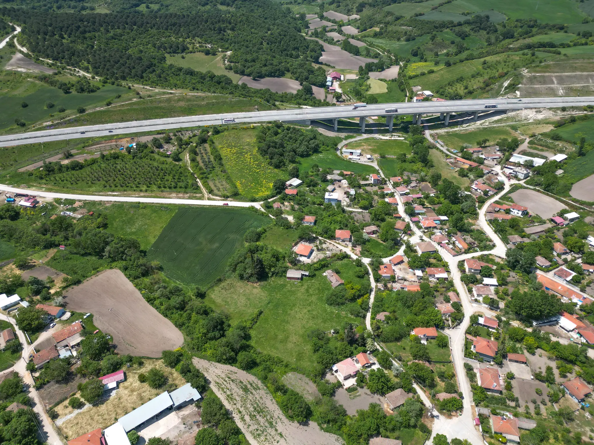 Balıklıdere mahallesindeki cami ve kahve halkın buluşma noktası