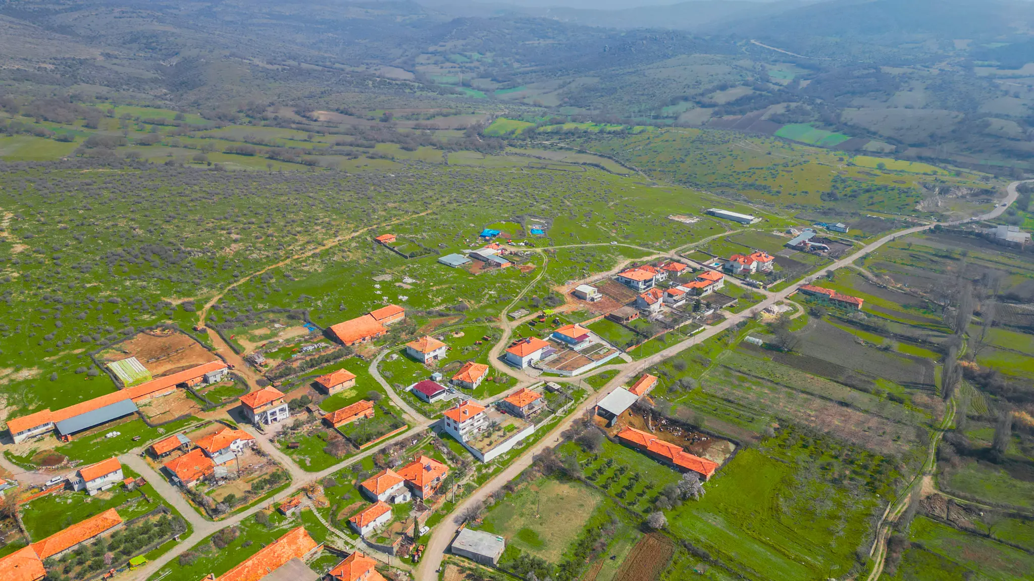 Hayalinizdeki dağ veya köy evini kurmaya hazır, altyapısı tamamlanmış Vista Armutlu parsellerinden birinin detayı.