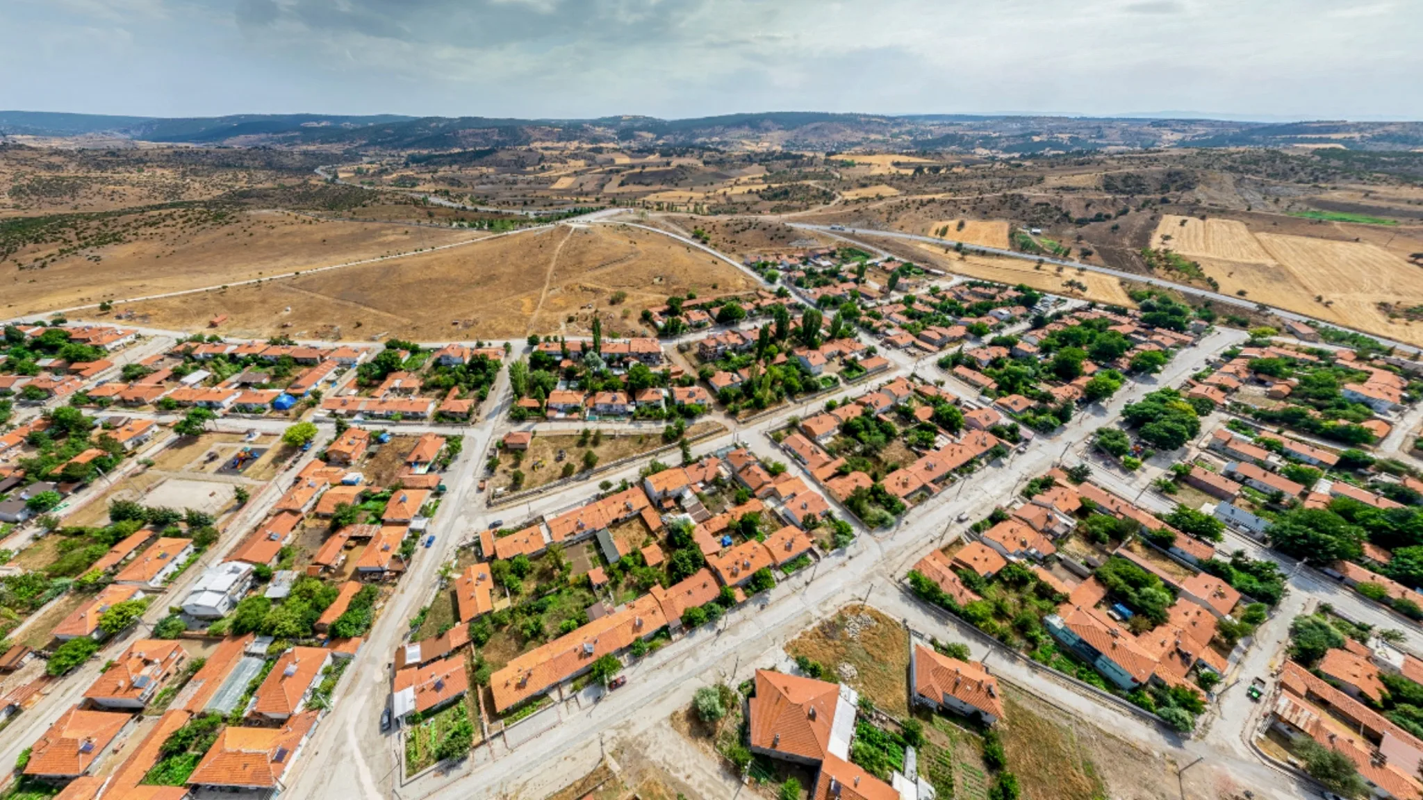Yüksek talep gören bir bölgede, konut yapımına hazır bir arsa projesi.