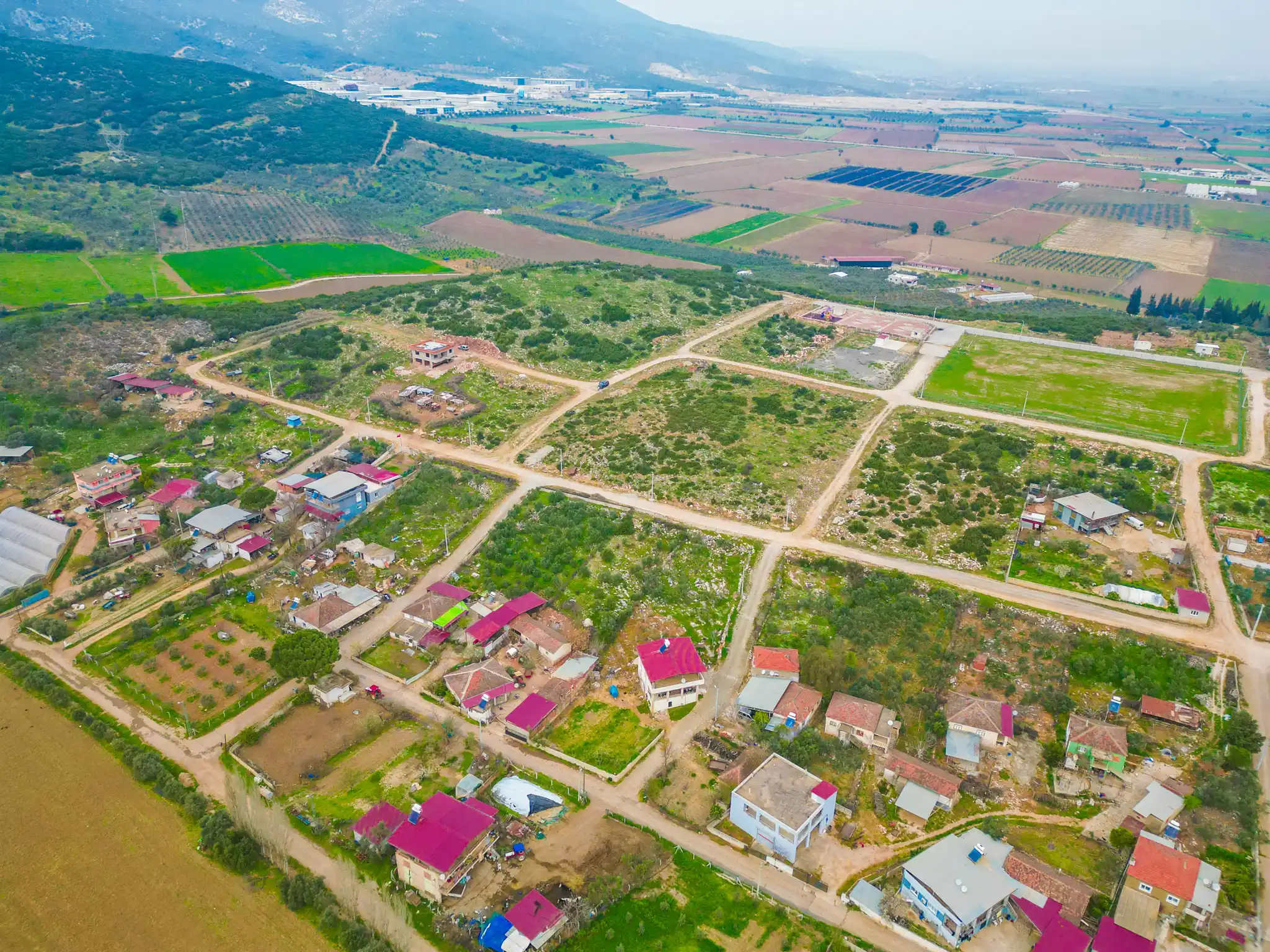 İzmir Torbalı Ahmetli’de ulaşım avantajı sunan satılık arsa alanı